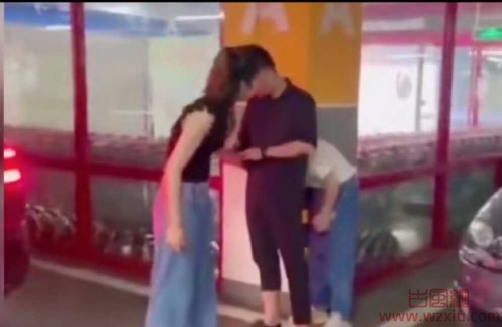 男业主出轨女销售性感内衣床照全网疯传:简直比电视剧还狗血! 第4张 男业主出轨女销售性感内衣床照全网疯传:简直比电视剧还狗血! 第4张
