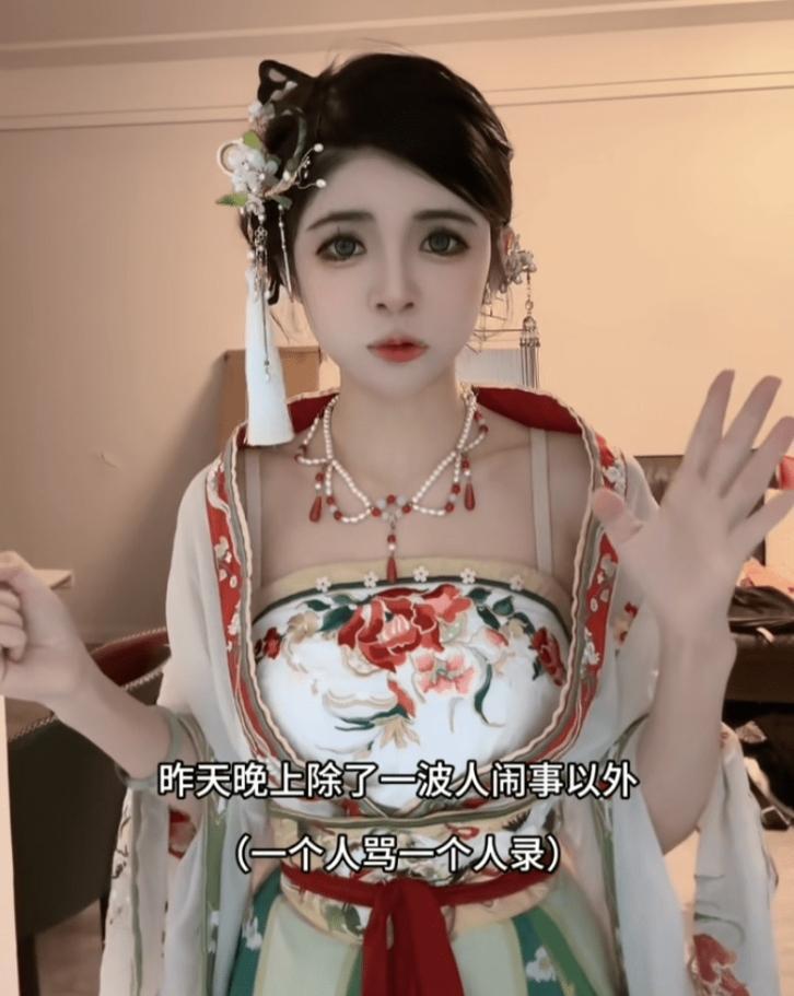 煎饼摊员工被打入院，“狗头萝莉”被人酒后闹事，回应会早点收摊