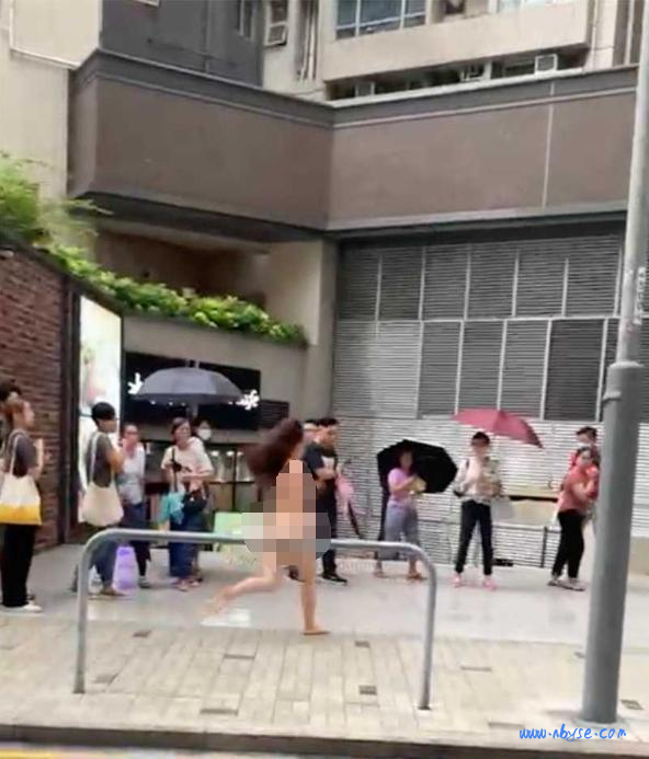 香港 北角和富道惊见「过女」逃跑与男人拉扯 网民超惊吓：「到底发生什么事？」 第1张