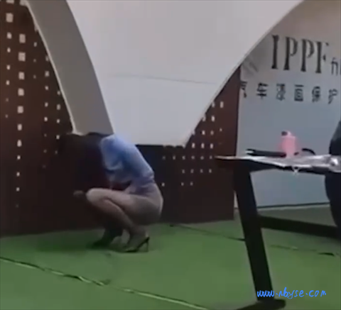 有钱就是可以为所欲为 大哥买十辆车 小要求每签一次合同某玩具震动一次 第1张